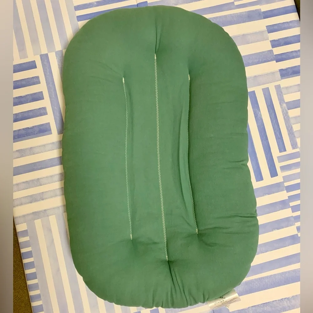 Snuggle Me Organic Infant Lounger + 2 covers - Picture 2 of 9